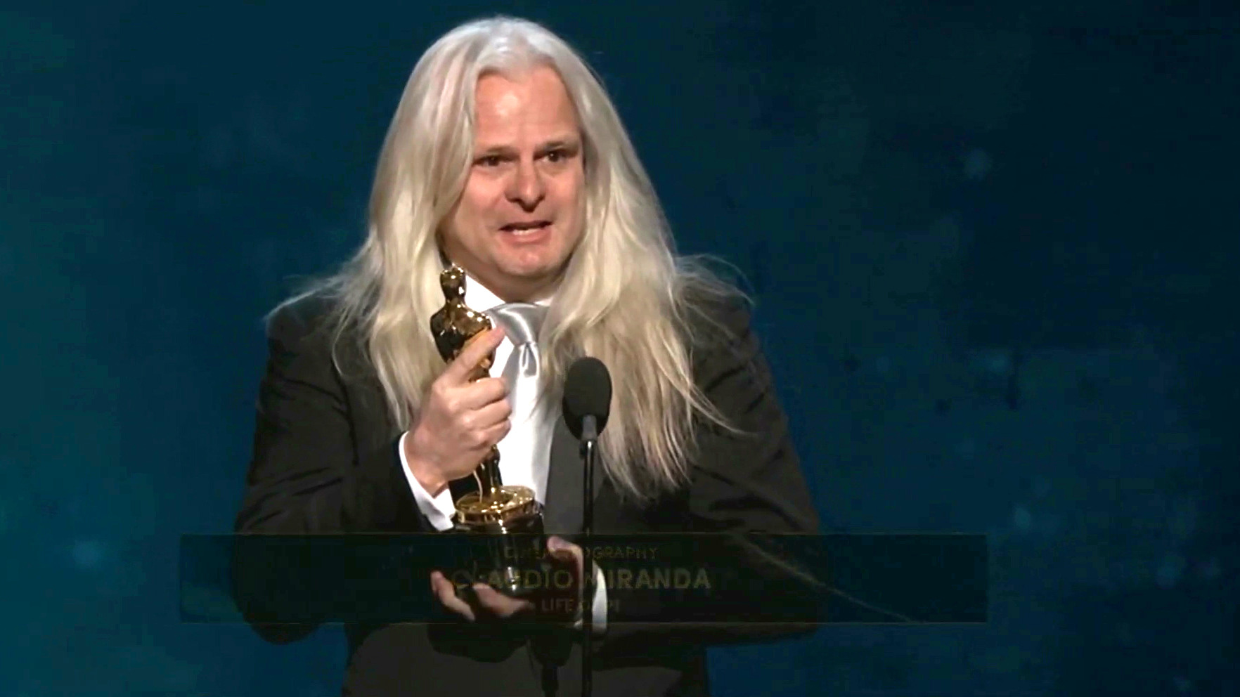 Claudio Miranda, with his Oscar for Best Achievement in Cinematography for Life of Pi (2012), at the 2013 Academy Awards